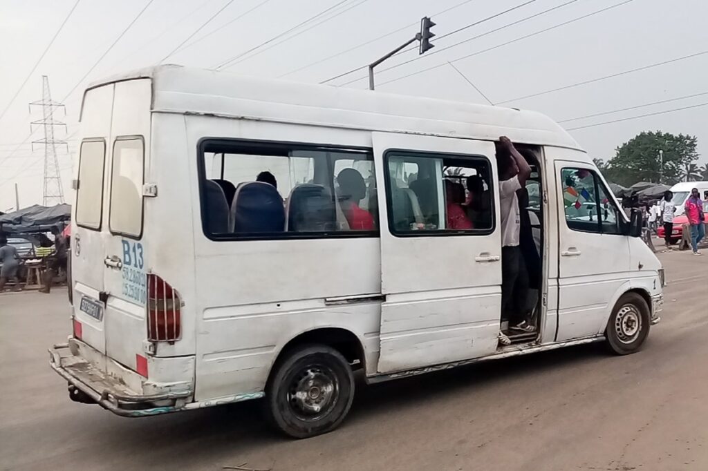 Côte d'Ivoire le gouvernement recherche activement ce conducteur de gbaka ; les raisons