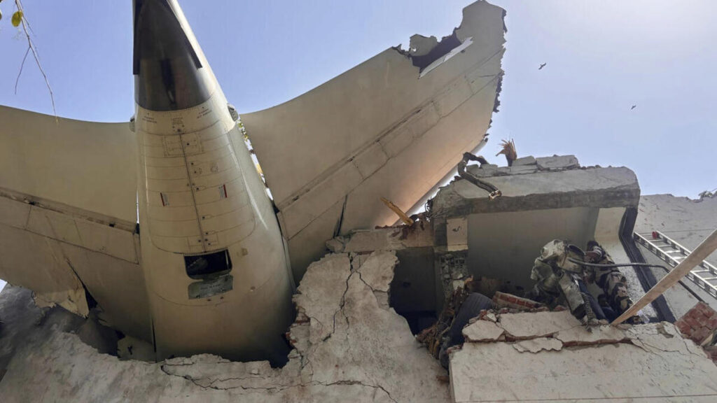 Crash d'Air India : le patron de Boeing prend une décision inattendue