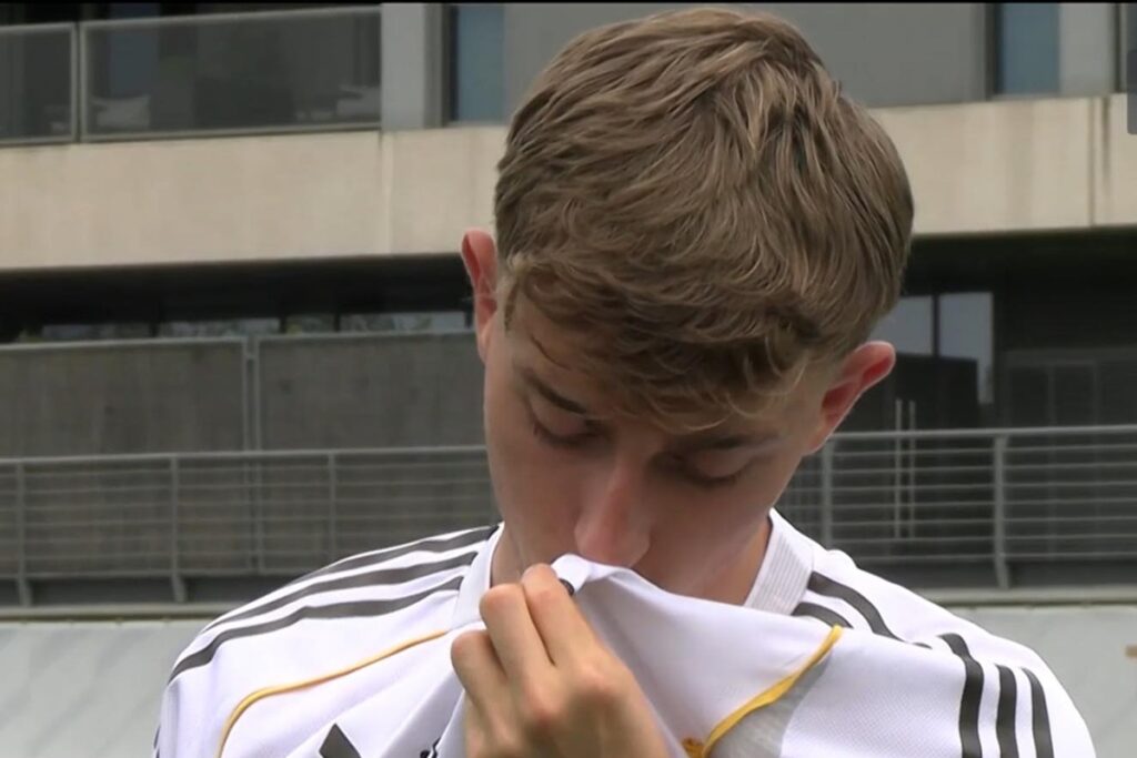 Dean Huijsen Depuis que le Real Madrid m’a appelé, je n’ai plus...