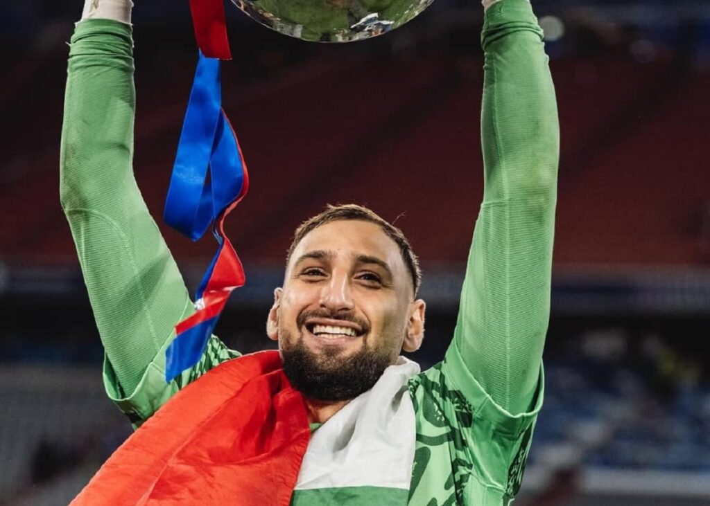 Donnarumma le gardien italien en bonne voie de faire le point sur son avenir avec le PSG