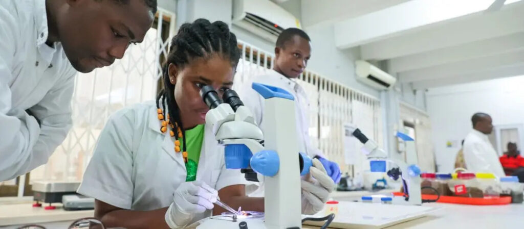 Enseignement supérieur en Afrique : 10 ans d’innovation grâce aux Centres d’excellence africains