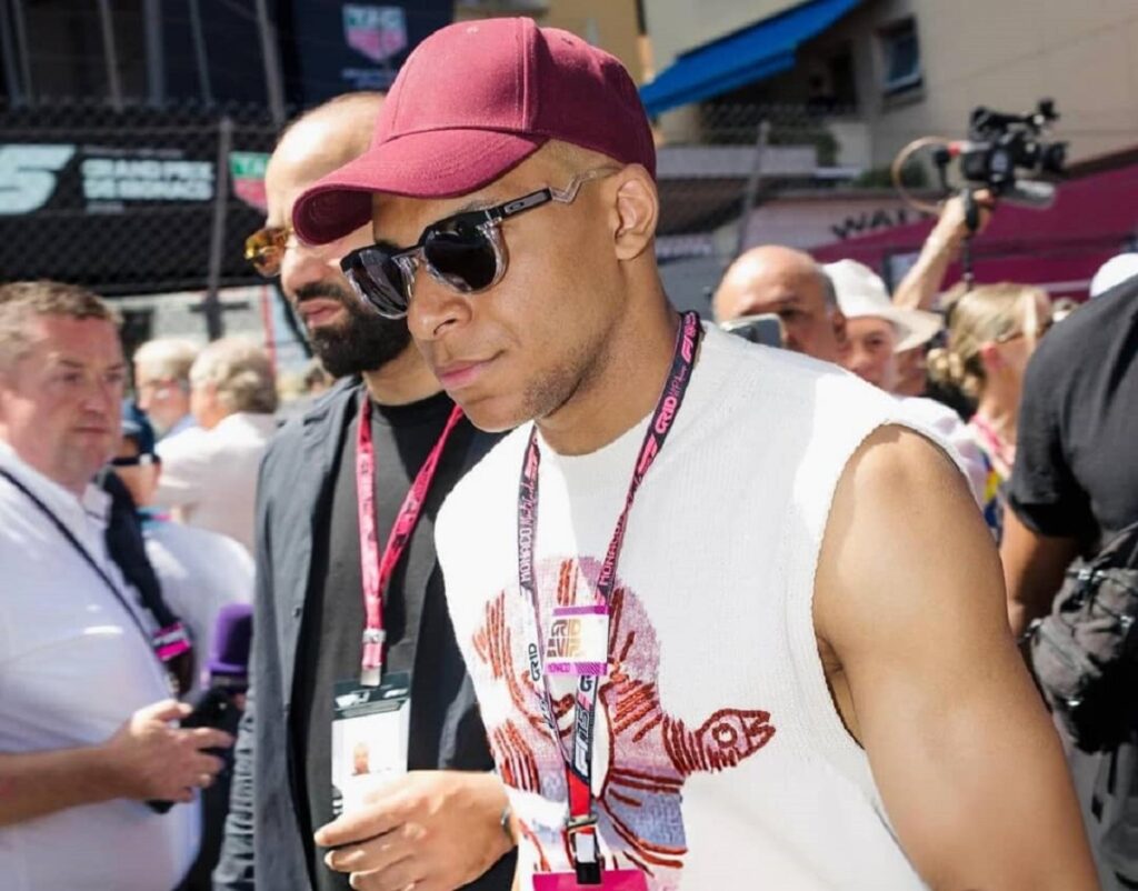 Kylian Mbappé face aux problèmes de santé l'attaquant madrilène hospitalisé pour...