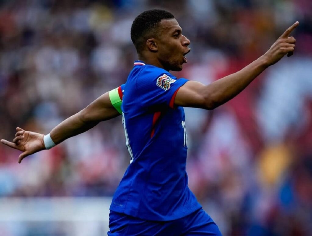 Kylian Mbappé passe un nouveau cap et intègre le cercle très fermé des meilleurs buteurs en...