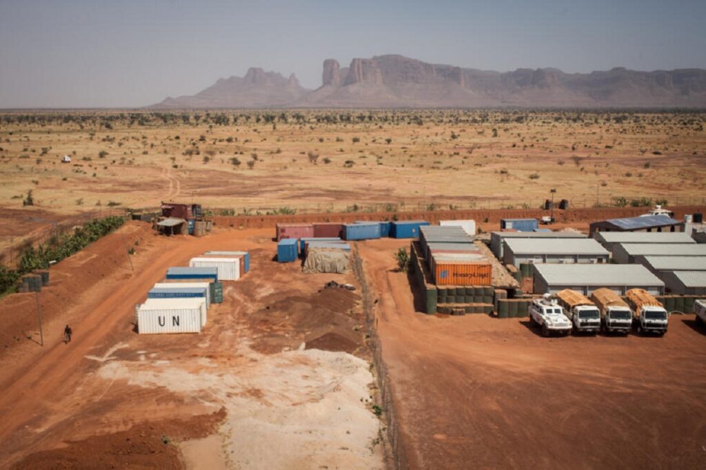 Mali attaque terroriste contre un camp de l'armée et l'aéroport