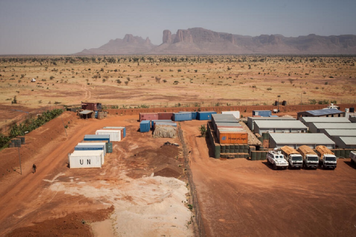 Mali attaque terroriste contre un camp de l'armée et l'aéroport