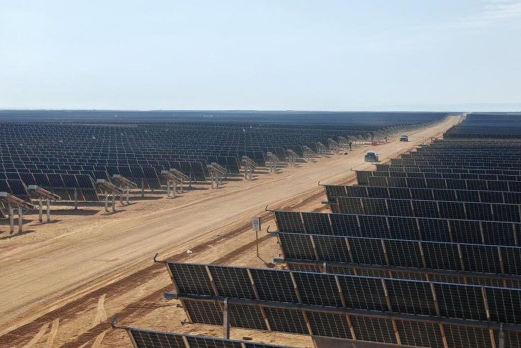 Plus d'1 million de panneaux solaires ce pays d'Afrique du Nord va mettre en service une grande centrale grâce à la Chine