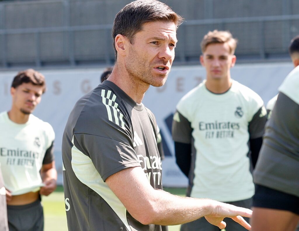 Real Madrid : les joueurs découvrent un nouvel exercice très compliqué de Xabi Alonso ; ils n’en peuvent plus