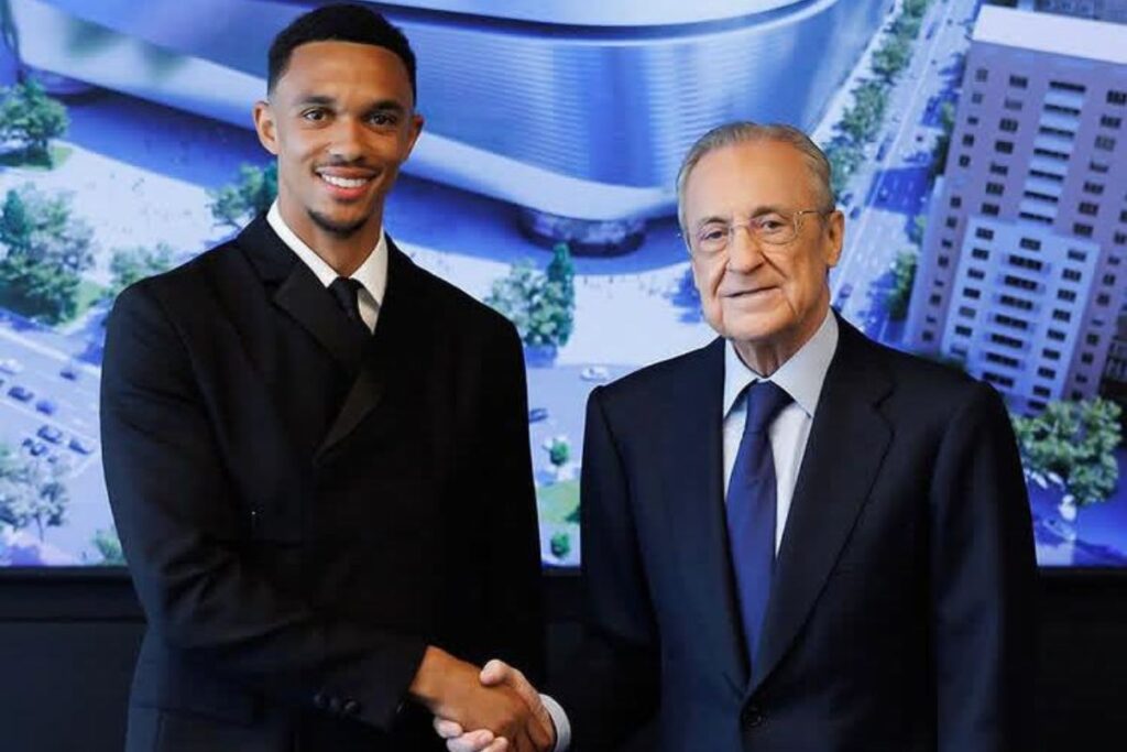 Real Madrid le geste fou de Pérez envers Trent Alexander-Arnold dans la salle des trophées