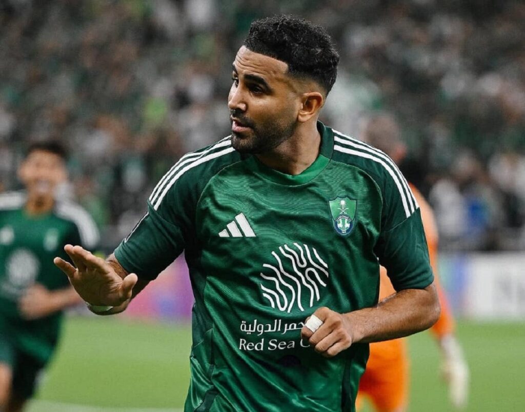 Riyad Mahrez zappe le Barça, le Real Madrid et le PSG Le meilleur club du monde...
