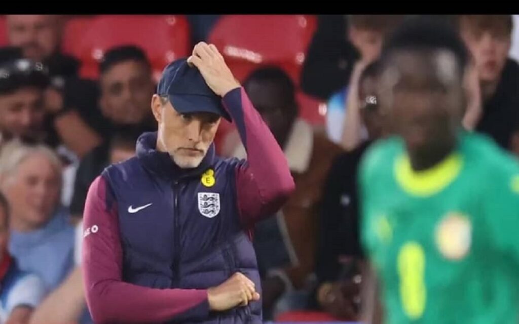Thomas Tuchel agacé par la célébration des Sénégalais après la victoire contre l'Angleterre  On voit comment les adversaires...