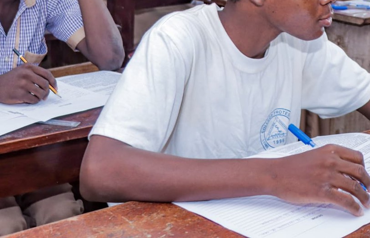 candidat non-voyant au BAC 2025 Burkina Faso / BAC 2025 : "L’épreuve de physique-chimie est un sujet de réflexion, mais celle de la philosophie, c’est..." TogoBac 2025 ; le sujet de Mathématiques série D jugé très abordable Même ma grand-mère peut faire ça