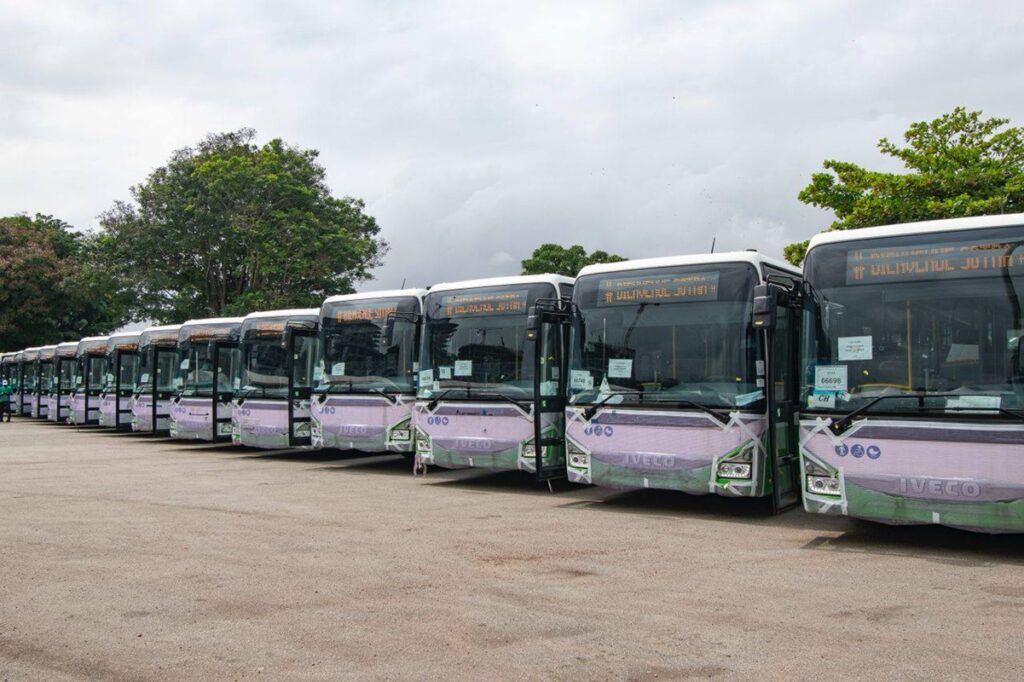 Côte d'Ivoire avec 200 nouveaux bus mis en circulation, le pays devient le...