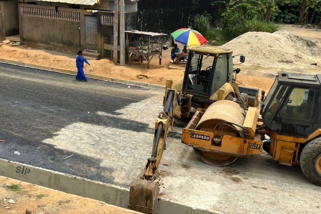 Côte d'Ivoire  la mairie d'abobo entreprend travaux de bitumage de la voie...