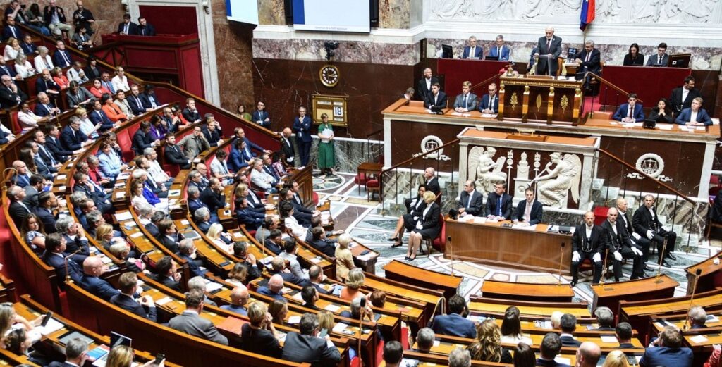 Du jamais-vu en France une pétition demandant l'abrogation d'une loi récolte plus de...