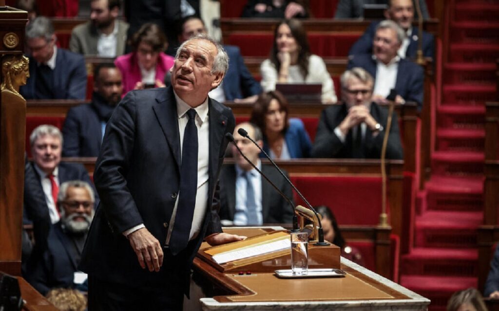 La France soumise au "danger mortel" de "l'écrasement par la dette : François Bayrou dévoile son plan d'action