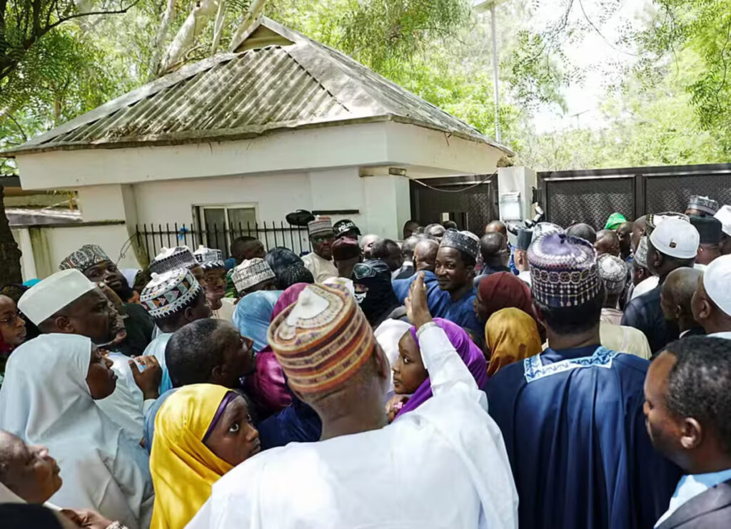 Nigeria : enterrement sous haute sécurité de l'ex-président Muhammadu Buhari