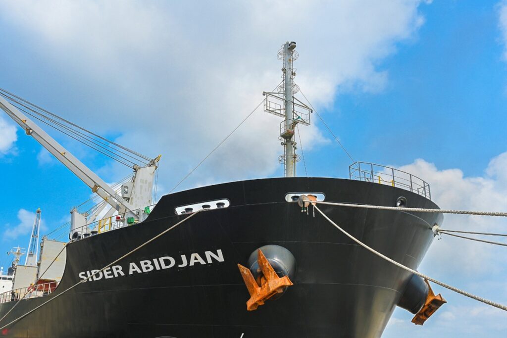 Pour la première fois, le navire MV Sider Abidjan débarque au port...