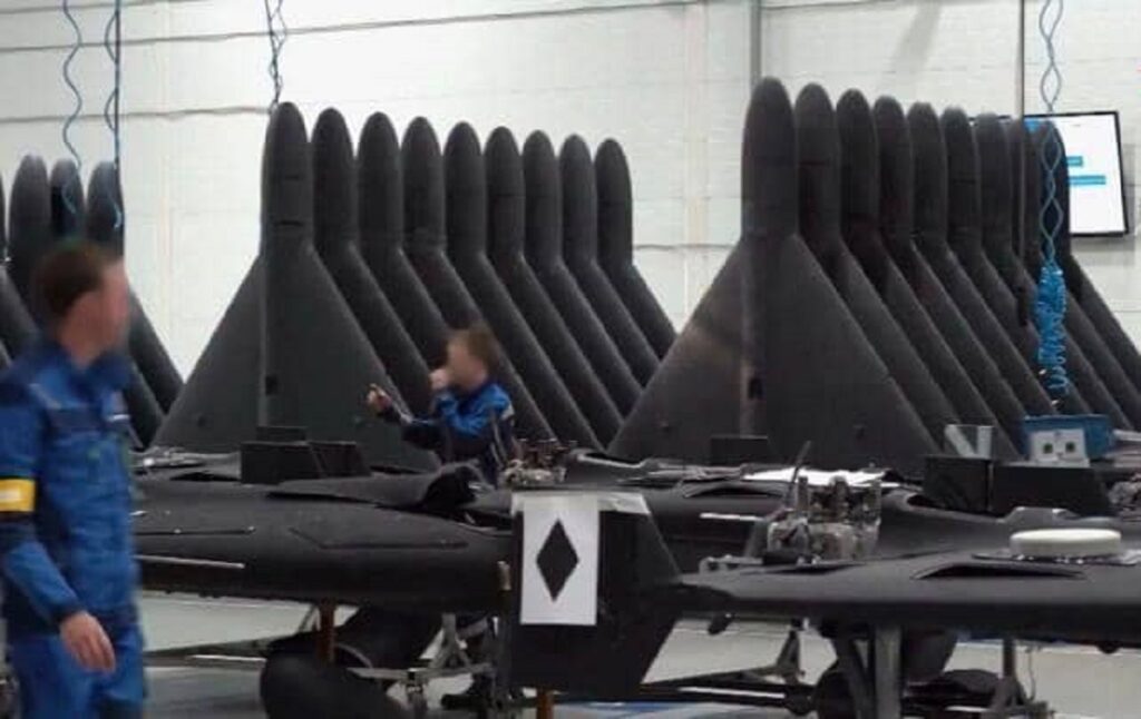Russie le Kremlin diffuse des images rares à l'intérieur d'une usine de drones