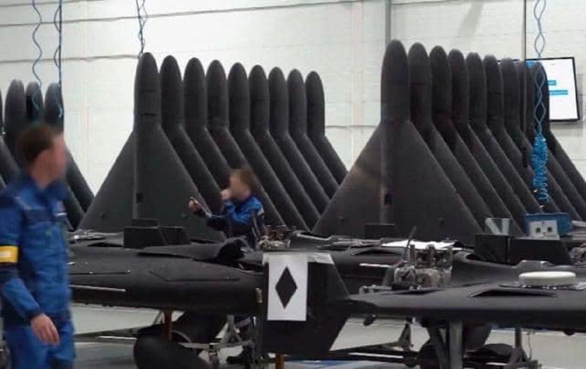Russie le Kremlin diffuse des images rares à l'intérieur d'une usine de drones