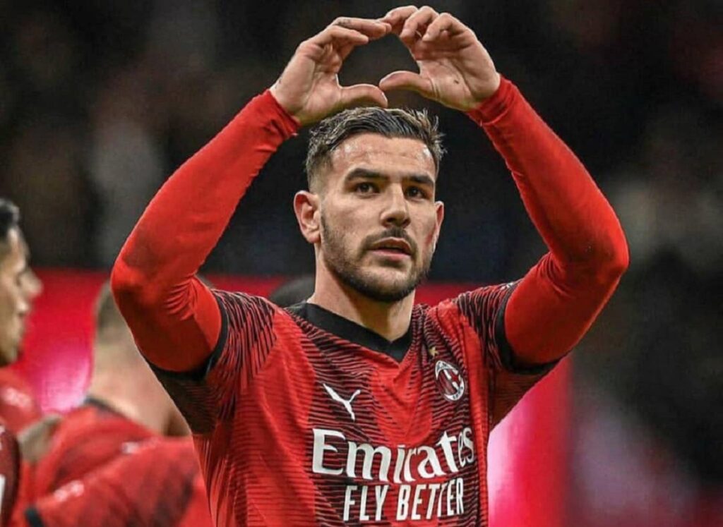 Theo Hernandez tacle les dirigeants de l'AC Milan dans sa lettre d'adieu Les valeurs qui m'avaient amené à...
