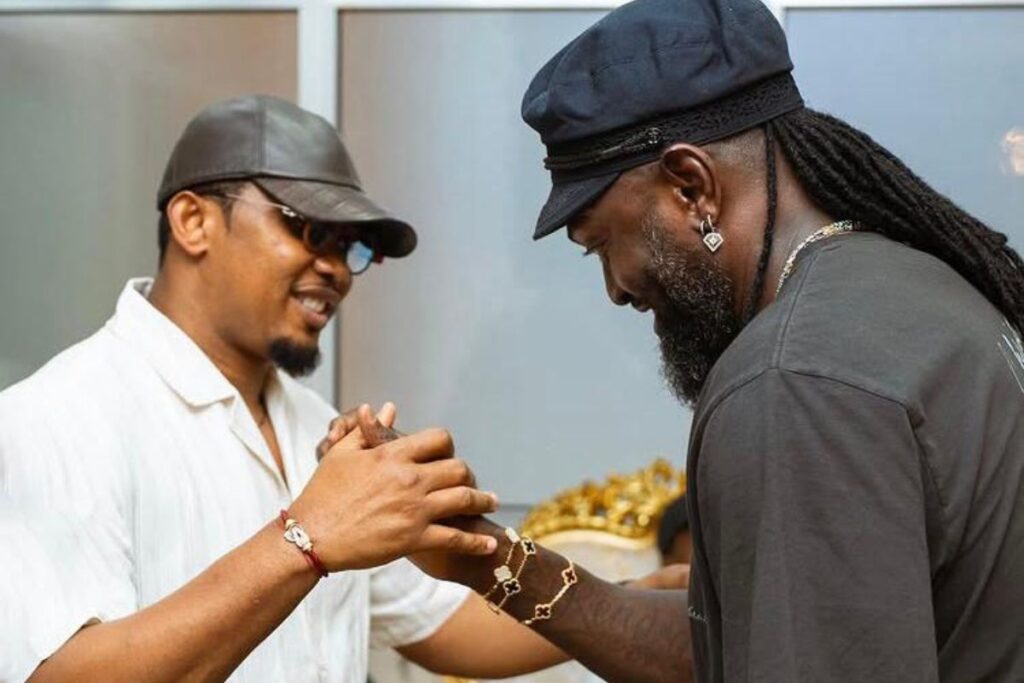 Adebayor pose un acte de grande classe pour réconcilier Samuel Eto’o et…
