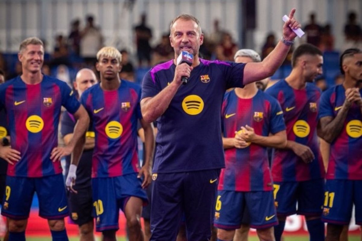 Du renfort au FC Barcelone : un international Anglais débarque au club, Hansi Flick est aux anges