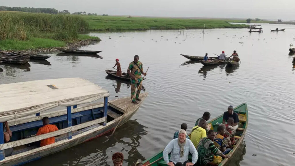 Bénin : un mort et quarante-quatre disparus après la chute d'un bus dans un fleuve
