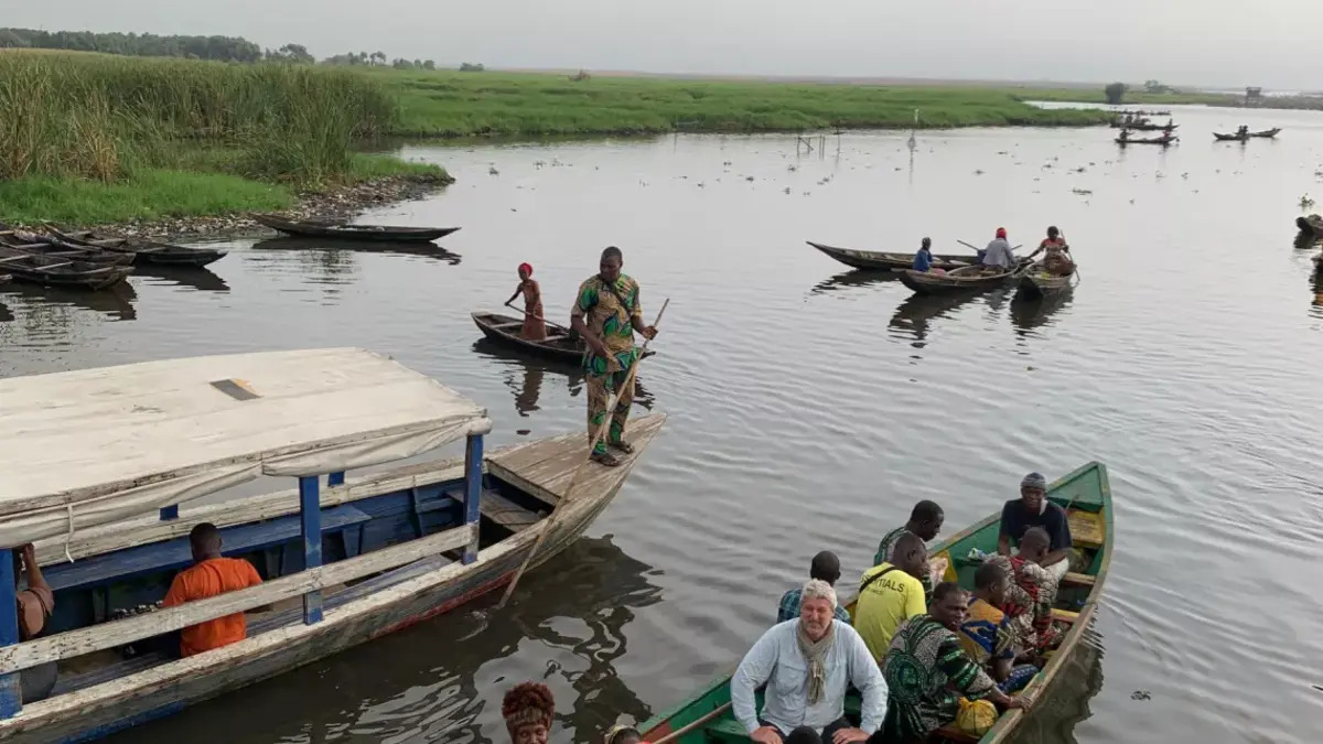 Bénin : un mort et quarante-quatre disparus après la chute d'un bus dans un fleuve
