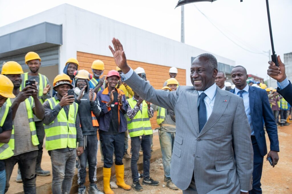 Côte d'Ivoire le maire Adama Bictogo débarque au marché de gros de Yopougon Gesco