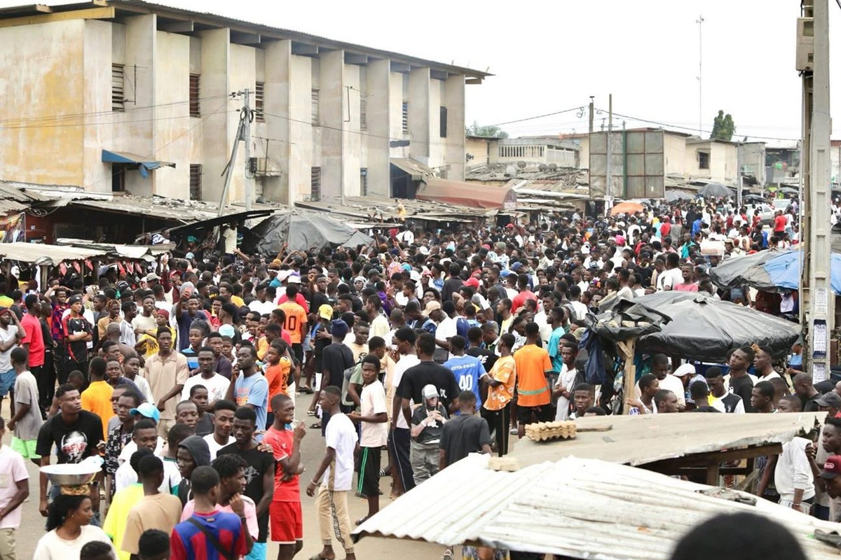 Côte d’Ivoire le tournage du clip d’Himra entraîne la fermeture de la voie...