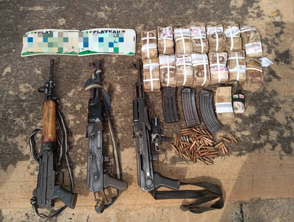 La police nigériane saisit des armes et des millions chez ...