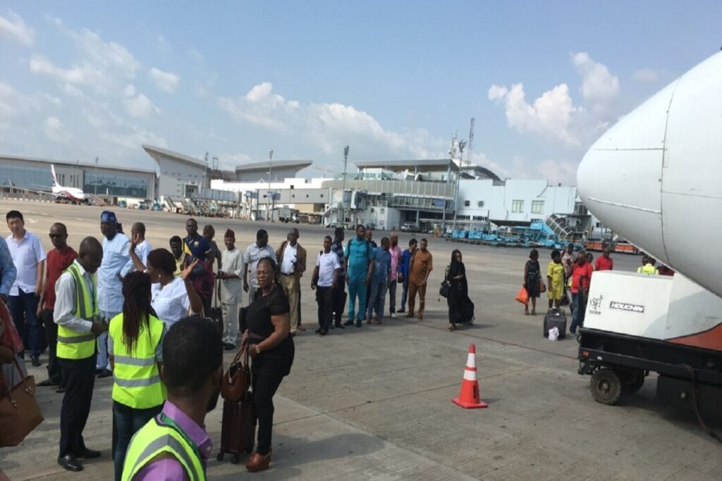 Nigeria ce célèbre chanteur interdit de vol après avoir bloqué un avion sur le tarmac