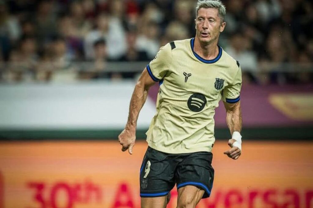 “Robert Lewandowski doit quitter le Barça dès…”, Flick fait face à un problème