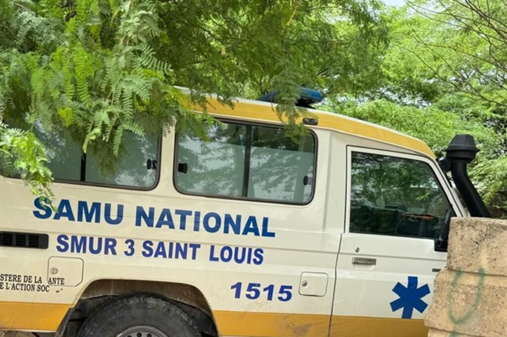 Sénégal ambulance la police arrête un voleur de voiture après une course-poursuite