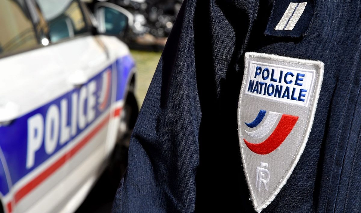 Sous l'emprise d'alcool et de stupéfiants, un conducteur percute 3 véhicules de police
