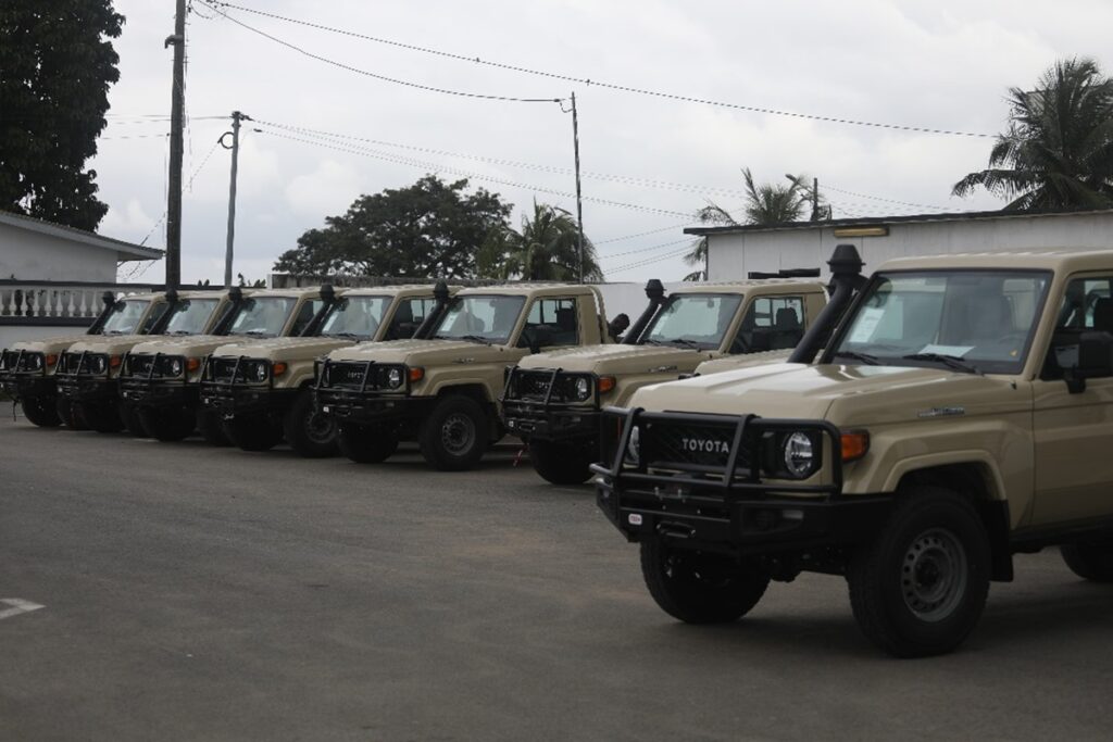 Après 12 véhicules blindés, les États-Unis livrent 90 véhicules aux forces armées de ce pays africain