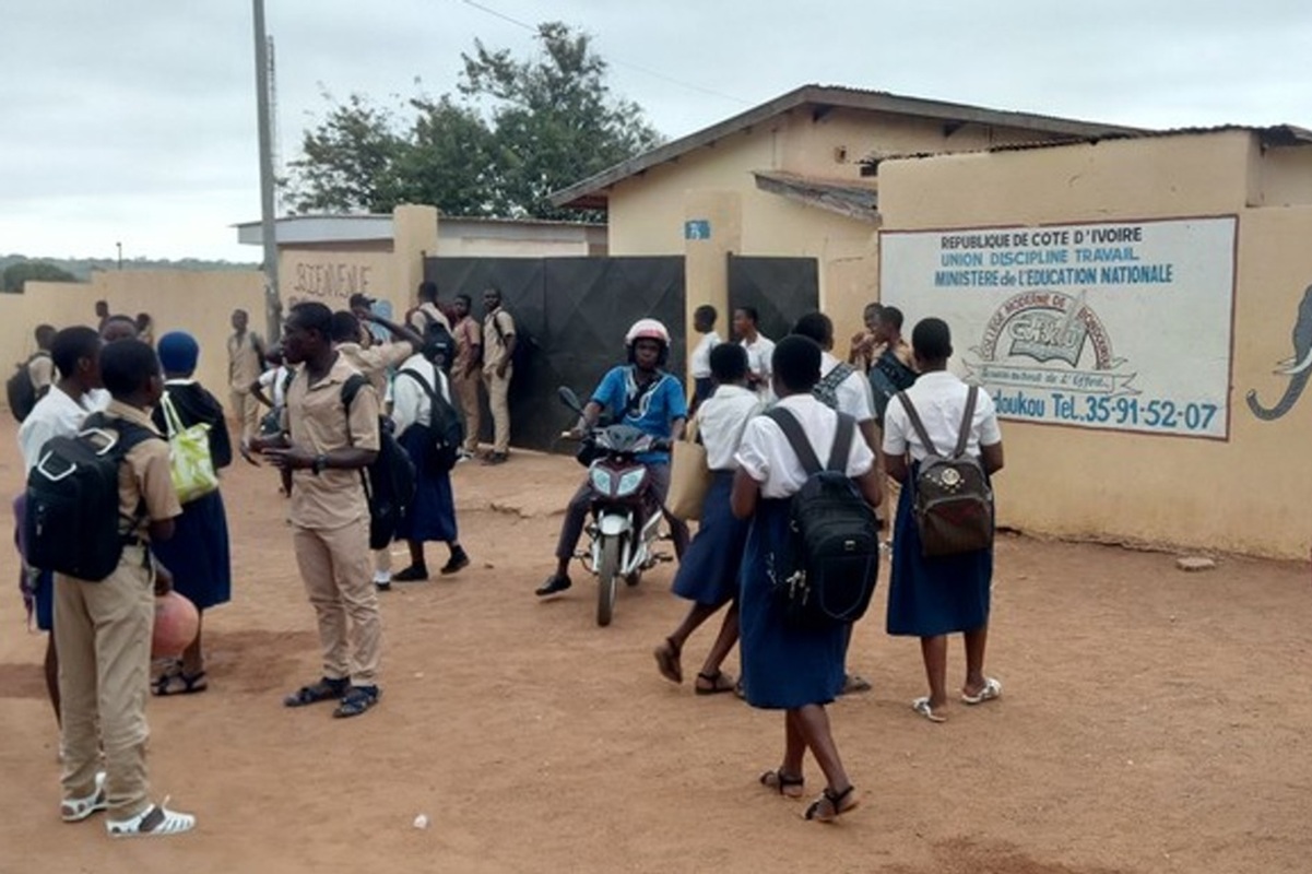 Côte d'Ivoire / Rentrée scolaire 2025-2026 : la BCR contrôle le prix des manuels scolaires Rentrée 2025-2026 : les autorités ivoiriennes déconseillent aux parents de publier des photos de leurs enfants en uniforme Côte d’Ivoire Officiel voici le découpage de l’année scolaire 2025-2026, la rentrée fixée au...