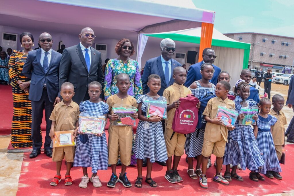 Côte d'Ivoire le gouvernement lance officiellement la distribution des kits scolaires
