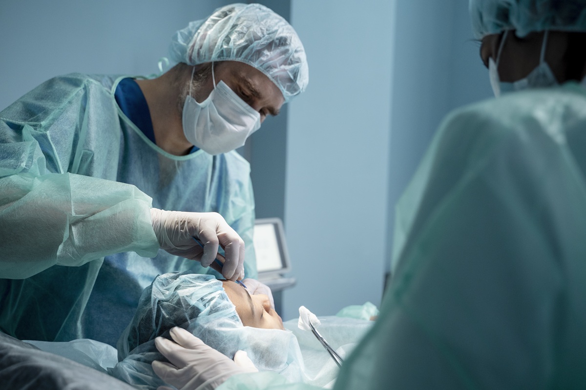 Égypte : cet hôpital réussit l’ablation d’une tumeur cérébrale sur un patient éveillé