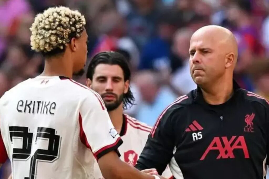 Liverpool “C’est stupide, si j’avais…”, Arne Slot furieux contre Hugo Ekitiké