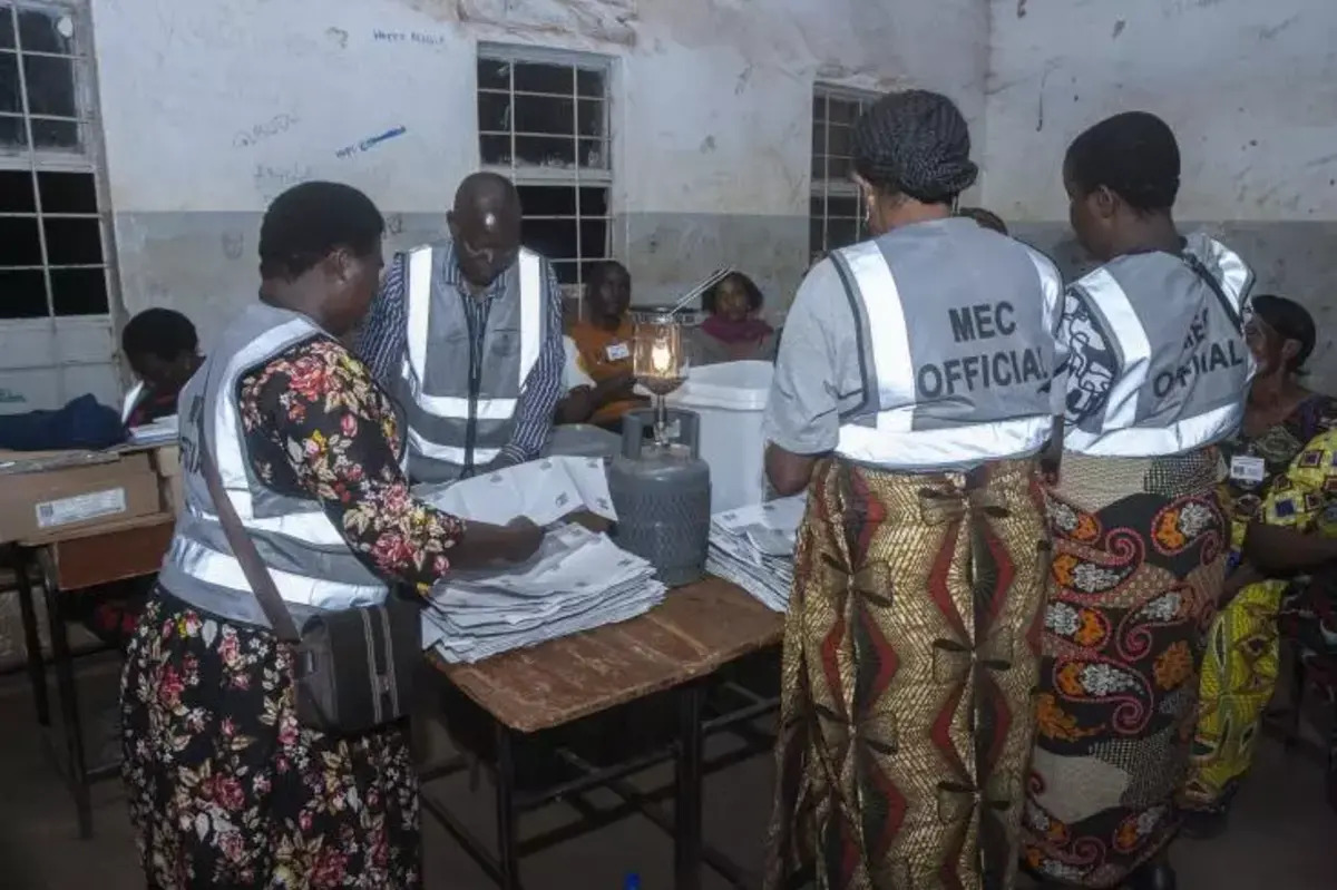 Présidentielle au Malawi : dépouillement des votes, plus de 64% de participation