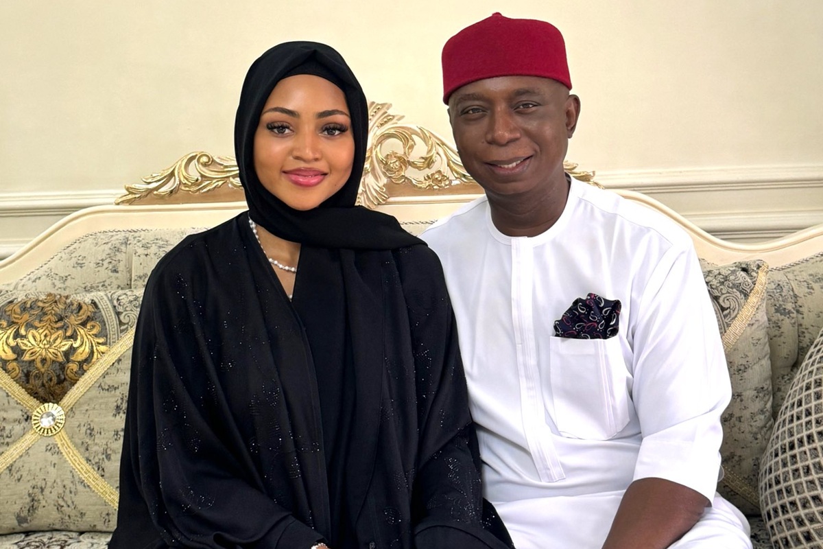 Ned Nwoko échange-t-il en catimini avec Regina Daniels ? Ned Nwoko accusé d’avoir épousé Regina Daniels à 17 ans : une nouvelle preuve refait surface Accusé de violences conjugales par Regina Daniels, Ned Nwoko réagit