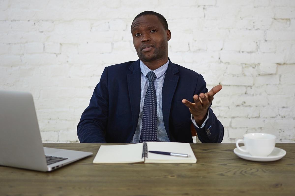 Discriminations à l’embauche : le gouvernement envoie 4 000 CV tests Côte d’Ivoire en plein entretien d’embauche, son recruteur lui dit qu’il est laid ; voici sa réaction