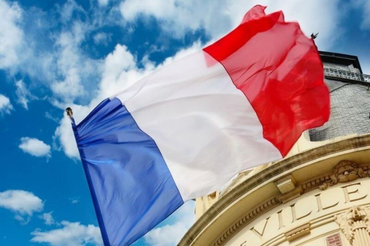 Guerre en Iran : la France autorise les Etats-Unis à utiliser ses...
