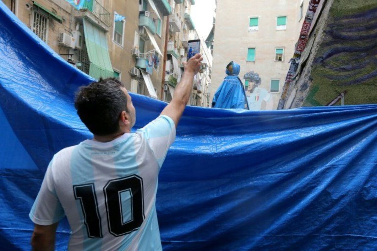 Italie : la célèbre "place Maradona" fermée par des commerçants pour une raison curieuse