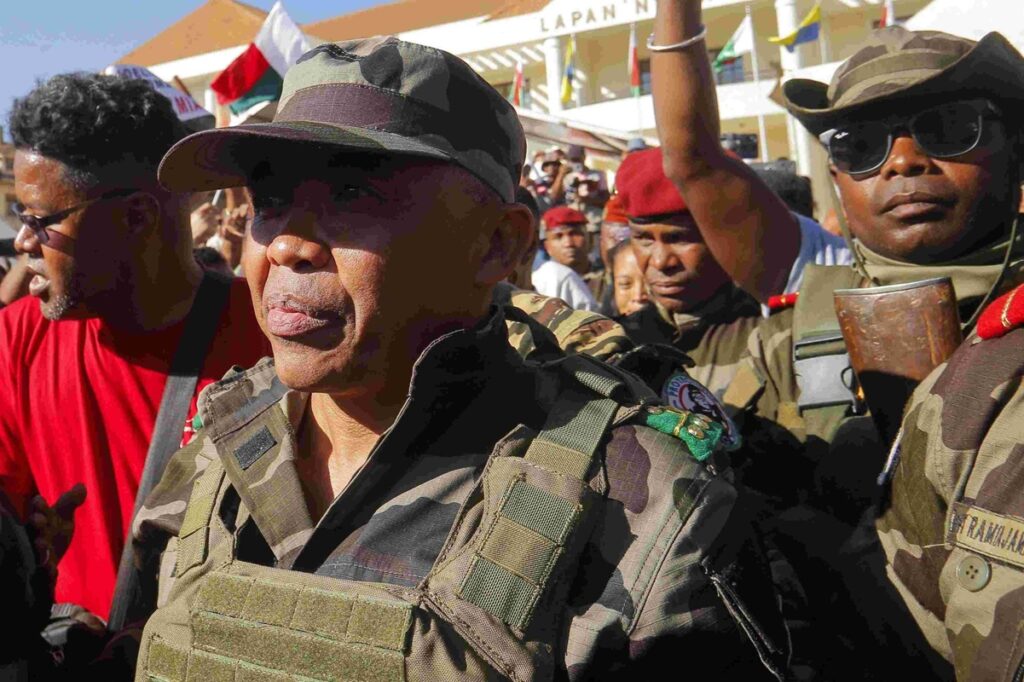 Madagascar le colonel Randrianirina en passe d'être investi président