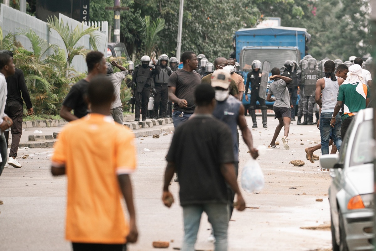 Sénégal : appel à une marche à Dakar contre les bavures policières Présidentielle Côte d'Ivoire le gouvernement interdit pour 2 mois des manifestations