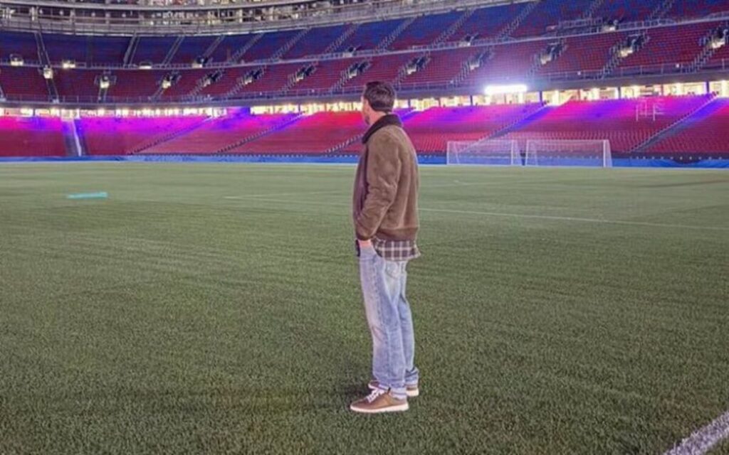 Après sa visite au Camp Nou, Lionel Messi surprend avec un message
