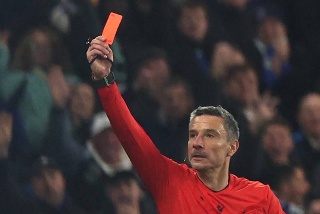 Armes, cocaïne…; les dessous de Slavko Vincic, l'arbitre qui a fait voir rouge au Barça contre Chelsea