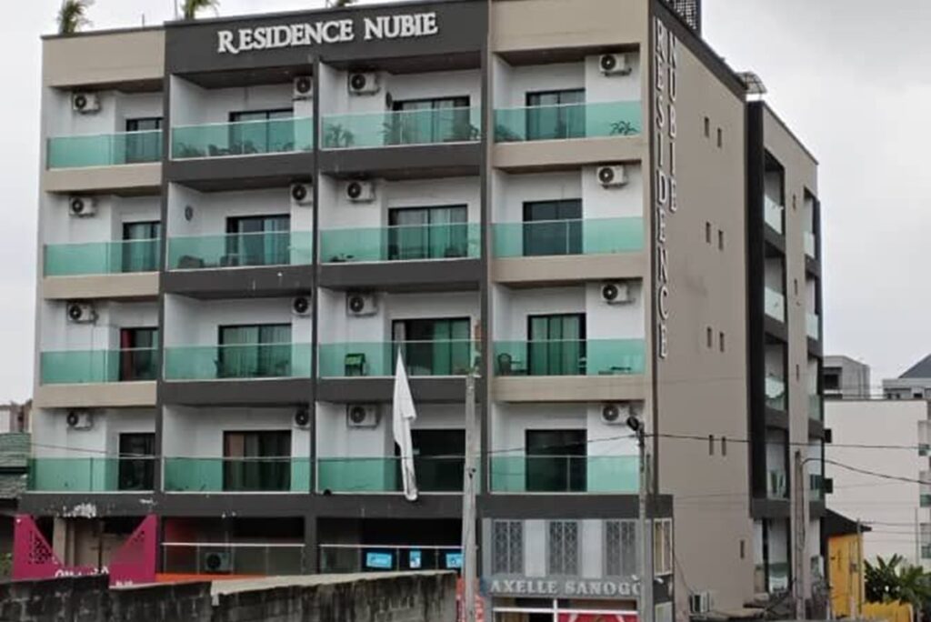 Côte d'Ivoire démolition d'un immeuble R+5 à Cocody (vidéo)